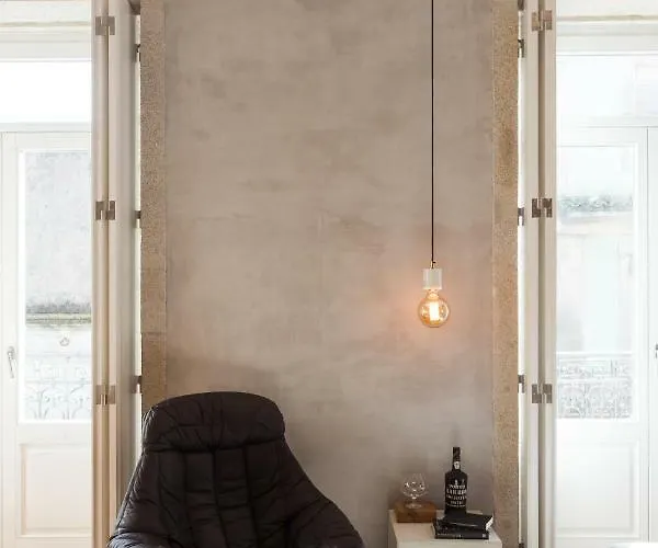 Gold & Grey Loft Almada アパート