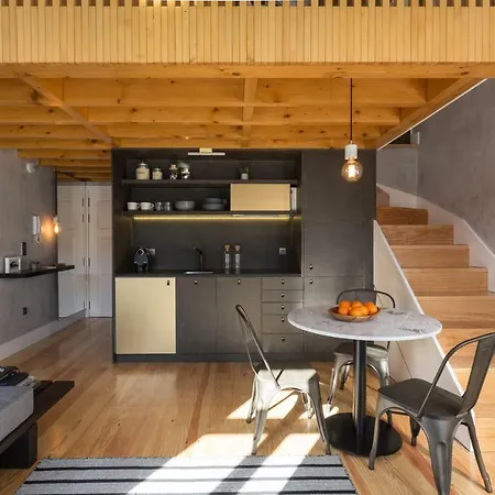 Gold & Grey Loft Almada 아파트