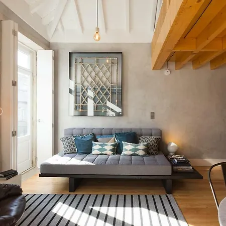 Gold & Grey Loft Almada 아파트 포르투