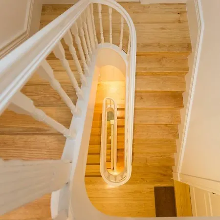 아파트 Gold & Grey Loft Almada *