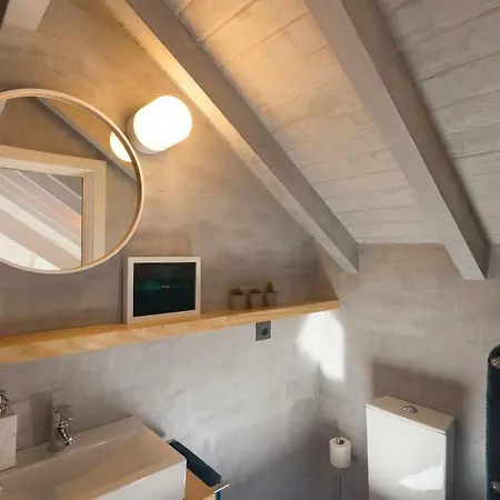 Gold & Grey Loft Almada *