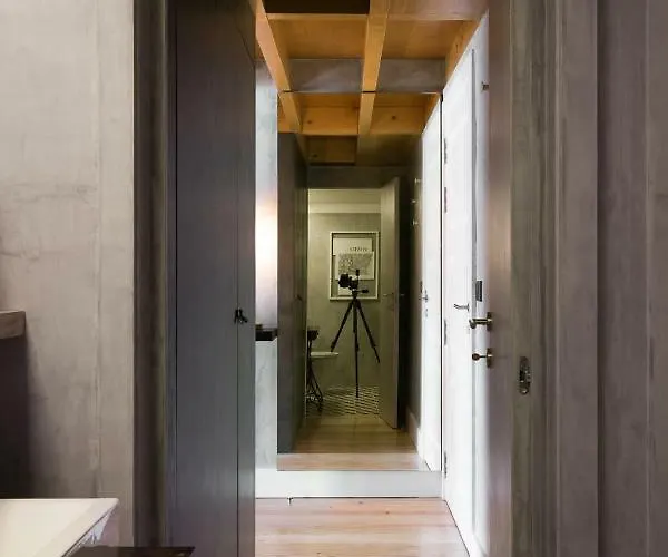 شقة Gold & Grey Loft Almada *