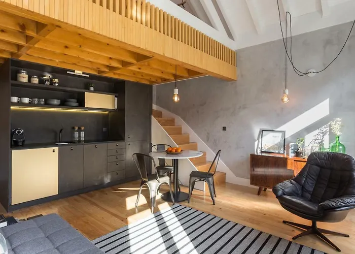 Gold & Grey Loft Almada Apartman Porto