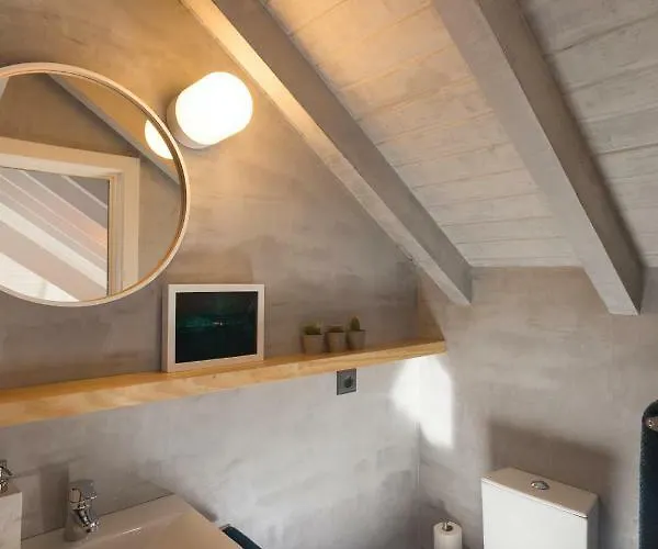 Gold & Grey Loft Almada *